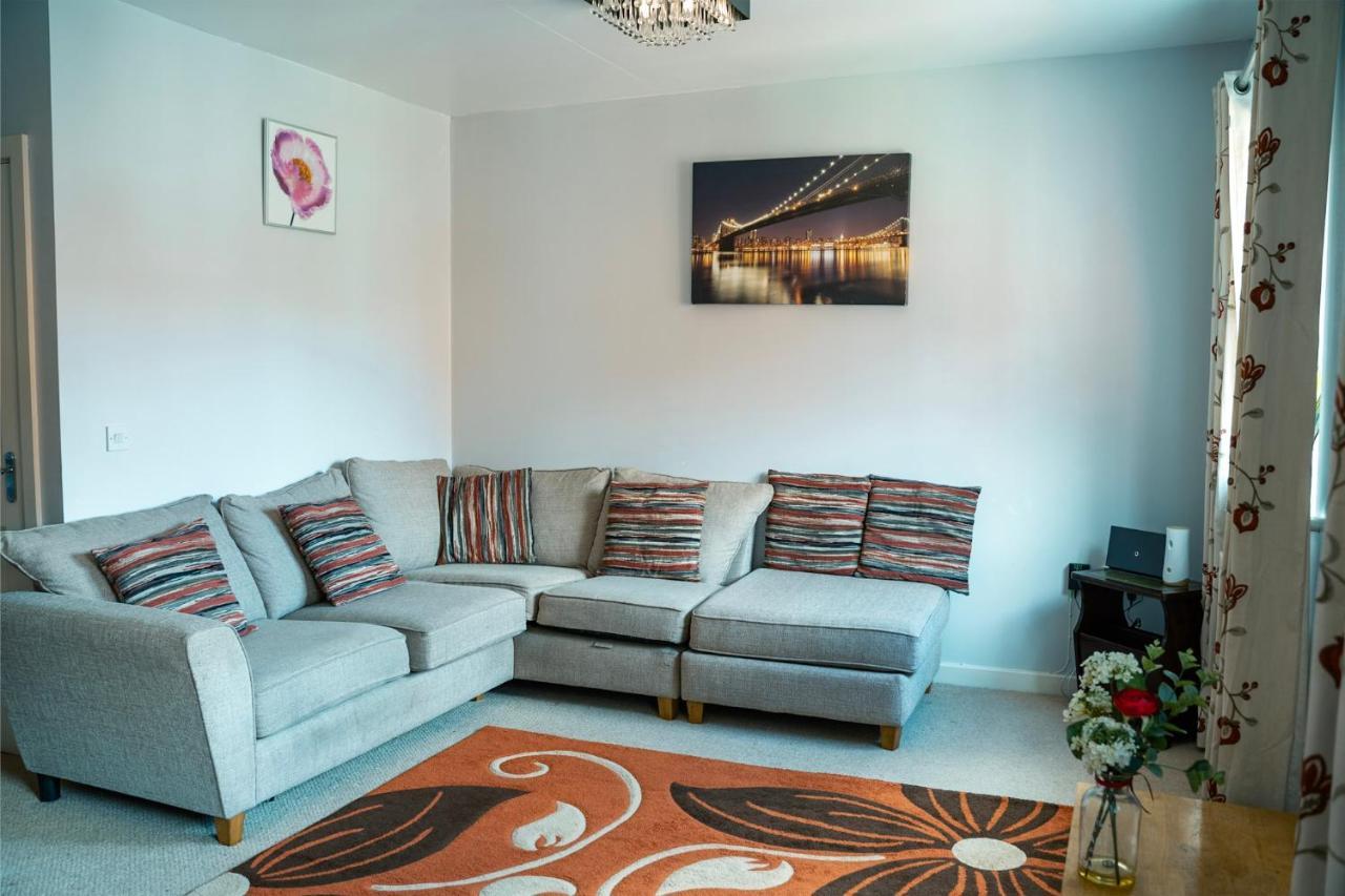 Millward Homes เบล็ทช์ลีย์ ภายนอก รูปภาพ